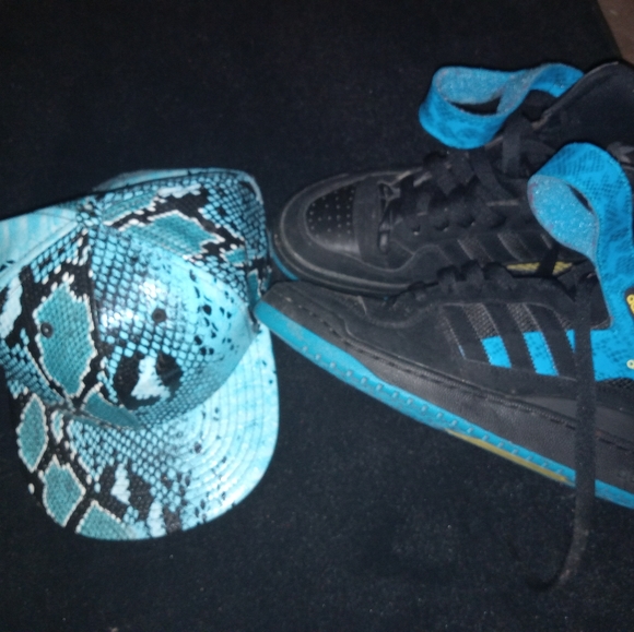 Adidas forums w/snakeskin trim/matching hat - Picture 3 of 3